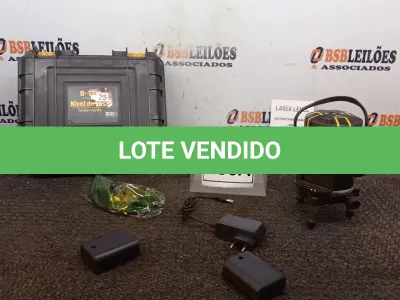 LOTE 250 - NIVEL A LASER COM 2 BATERIAS MALETA ÓCULOS DE PROTEÇÃO (NO ESTADO) ATENÇÃO! FAZER A VISITAÇÃO ANTES DE ARREMATAR, NÃO SABEMOS SE FUNCIONA, LEILÃO NÃO TEM GARANTIA E NEM DEVOLUÇÃO, SUJEITO A POSSÍVEIS AVARIAS VISÍVEIS/OCULTAS E/OU AUSÊNCIA DE COMPONENTES.