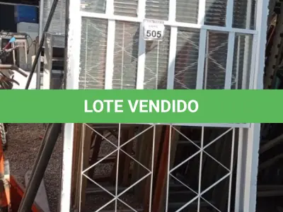 LOTE 505 - 01 JANELA DE VIDRO COM GRADE. (NO ESTADO) ATENÇÃO! FAZER A VISITAÇÃO ANTES DE ARREMATAR, NÃO SABEMOS SE FUNCIONA, LEILÃO NÃO TEM GARANTIA E NEM DEVOLUÇÃO, SUJEITO A POSSÍVEIS AVARIAS VISÍVEIS/OCULTAS E/OU AUSÊNCIA DE COMPONENTES.