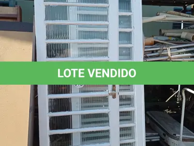 LOTE 518 - 01 PORTA DE VIDRO COM GRADE. (NO ESTADO) ATENÇÃO! FAZER A VISITAÇÃO ANTES DE ARREMATAR, NÃO SABEMOS SE FUNCIONA, LEILÃO NÃO TEM GARANTIA E NEM DEVOLUÇÃO, SUJEITO A POSSÍVEIS AVARIAS VISÍVEIS/OCULTAS E/OU AUSÊNCIA DE COMPONENTES.