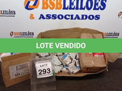 LOTE 293 - 10 LÂMPADAS PHILIPS 26W E GRANDE QUANTIDADE DE DISJUNTORES, COLCHETES E CLIPS DE PAPEL. (NO ESTADO) ATENÇÃO! FAZER A VISITAÇÃO ANTES DE ARREMATAR, NÃO SABEMOS SE FUNCIONA, LEILÃO NÃO TEM GARANTIA E NEM DEVOLUÇÃO, SUJEITO A POSSÍVEIS AVARIAS VISÍVEIS/OCULTAS E/OU AUSÊNCIA DE COMPONENTES.