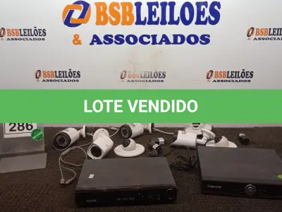 LOTE 286 - 07 CÂMERAS DE MONITORAMENTO, 01 APARELHO DVR E 01 APARELHO DE DVD. (NO ESTADO) ATENÇÃO! FAZER A VISITAÇÃO ANTES DE ARREMATAR, NÃO SABEMOS SE FUNCIONA, LEILÃO NÃO TEM GARANTIA E NEM DEVOLUÇÃO, SUJEITO A POSSÍVEIS AVARIAS VISÍVEIS/OCULTAS E/OU AUSÊNCIA DE COMPONENTES.