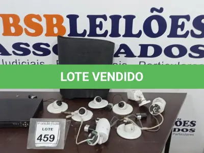 LOTE 459 - 01 APARELHO DE DVR E 08 CÂMERAS DE MONITORAMENTO. (NO ESTADO) ATENÇÃO! FAZER A VISITAÇÃO ANTES DE ARREMATAR, NÃO SABEMOS SE FUNCIONA, LEILÃO NÃO TEM GARANTIA E NEM DEVOLUÇÃO, SUJEITO A POSSÍVEIS AVARIAS VISÍVEIS/OCULTAS E/OU AUSÊNCIA DE COMPONENTES.
