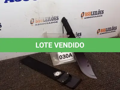LOTE 030 - FACÃO RAMBO  AÇO INOXIDÁVEL TAMANHO TOTAL 48,5CM  LAMINDA 33,5 FULL TANG COM BAINHA DE NYLON MODELO IMPORTADO (NO ESTADO) ATENÇÃO! FAZER A VISITAÇÃO ANTES DE ARREMATAR, NÃO SABEMOS SE FUNCIONA, LEILÃO NÃO TEM GARANTIA E NEM DEVOLUÇÃO, SUJEITO A POSSÍVEIS AVARIAS VISÍVEIS/OCULTAS E/OU AUSÊNCIA DE COMPONENTES.