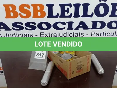 LOTE 317 - 10 LATAS DE MASSA ADESIVA PLÁSTICA MARCA IBERÊ CORES VARIADAS 02 BISNAGAS DE PRO PU. (NO ESTADO) ATENÇÃO! FAZER A VISITAÇÃO ANTES DE ARREMATAR, NÃO SABEMOS SE FUNCIONA, LEILÃO NÃO TEM GARANTIA E NEM DEVOLUÇÃO, SUJEITO A POSSÍVEIS AVARIAS VISÍVEIS/OCULTAS E/OU AUSÊNCIA DE COMPONENTES.