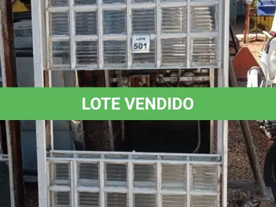 LOTE 501 - 01 JANELA DE VIDRO COM GRADE. (NO ESTADO) ATENÇÃO! FAZER A VISITAÇÃO ANTES DE ARREMATAR, NÃO SABEMOS SE FUNCIONA, LEILÃO NÃO TEM GARANTIA E NEM DEVOLUÇÃO, SUJEITO A POSSÍVEIS AVARIAS VISÍVEIS/OCULTAS E/OU AUSÊNCIA DE COMPONENTES.