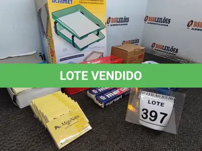 LOTE 397 - 01 LOTE COM 01 CAIXA PARA CORRESPONDÊNCIA DUPLA, 01 CAIXA DE CD-RW, GRAMPOS, GRAMPEADOR E BLOCO DE NOTAS. (NO ESTADO) ATENÇÃO! FAZER A VISITAÇÃO ANTES DE ARREMATAR, NÃO SABEMOS SE FUNCIONA. LEILÃO NÃO TEM GARANTIA E NEM DEVOLUÇÃO, SUJEITO A POSSÍVEIS AVARIAS VISÍVEIS/OCULTAS E/OU AUSÊNCIA DE COMPONENTES.