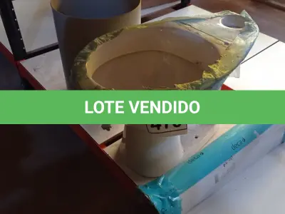 LOTE 475 - 01 VASO SANITÁRIO, 01 COLUNA PARA LAVATÓRIO E 01 PECA PLÁSTICA CILÍNDRICA. (NO ESTADO) ATENÇÃO! FAZER A VISITAÇÃO ANTES DE ARREMATAR, NÃO SABEMOS SE FUNCIONA, LEILÃO NÃO TEM GARANTIA E NEM DEVOLUÇÃO, SUJEITO A POSSÍVEIS AVARIAS VISÍVEIS/OCULTAS E/OU AUSÊNCIA DE COMPONENTES.