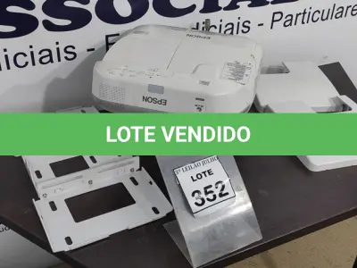 LOTE 352 - 01 PROJETOR INTRATIVO BRIGHTLINK 595WI COM SUPORTE (NO ESTADO) ATENÇÃO! FAZER A VISITAÇÃO ANTES DE ARREMATAR, NÃO SABEMOS SE FUNCIONA. LEILÃO NÃO TEM GARANTIA E NEM DEVOLUÇÃO, SUJEITO A POSSÍVEIS AVARIAS VISÍVEIS/OCULTAS E/OU AUSÊNCIA DE COMPONENTES.