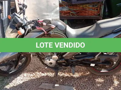 LOTE 462 - 01 MOTO YAMAHA FAZER 250 BLUEFLEX, COR PRETA, ANO 2012/2013  249 CC (250 DE DEBITO POR CONTA DO COMPRADOR). (NO ESTADO) ATENÇÃO! FAZER A VISITAÇÃO ANTES DE ARREMATAR, NÃO SABEMOS SE FUNCIONA, LEILÃO NÃO TEM GARANTIA E NEM DEVOLUÇÃO, SUJEITO A POSSÍVEIS AVARIAS VISÍVEIS/OCULTAS E/OU AUSÊNCIA DE COMPONENTES.