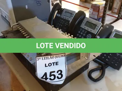 LOTE 453 - 03 APARELHOS DE TELEFONE, 01 CENTRAL TELEFÔNICA E 01 SMITH PARA CÂMERAS. (NO ESTADO) ATENÇÃO! FAZER A VISITAÇÃO ANTES DE ARREMATAR, NÃO SABEMOS SE FUNCIONA, LEILÃO NÃO TEM GARANTIA E NEM DEVOLUÇÃO, SUJEITO A POSSÍVEIS AVARIAS VISÍVEIS/OCULTAS E/OU AUSÊNCIA DE COMPONENTES.