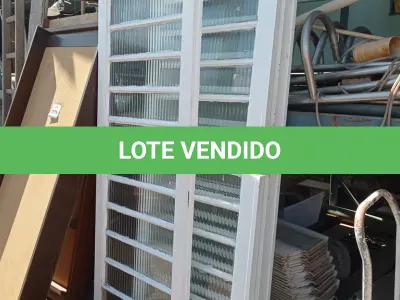 LOTE 518 - 01 PORTA DE VIDRO COM GRADE. (NO ESTADO) ATENÇÃO! FAZER A VISITAÇÃO ANTES DE ARREMATAR, NÃO SABEMOS SE FUNCIONA, LEILÃO NÃO TEM GARANTIA E NEM DEVOLUÇÃO, SUJEITO A POSSÍVEIS AVARIAS VISÍVEIS/OCULTAS E/OU AUSÊNCIA DE COMPONENTES.