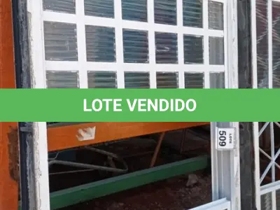 LOTE 509 - 01 JANELA DE VIDRO COM GRADE. (NO ESTADO) ATENÇÃO! FAZER A VISITAÇÃO ANTES DE ARREMATAR, NÃO SABEMOS SE FUNCIONA, LEILÃO NÃO TEM GARANTIA E NEM DEVOLUÇÃO, SUJEITO A POSSÍVEIS AVARIAS VISÍVEIS/OCULTAS E/OU AUSÊNCIA DE COMPONENTES.