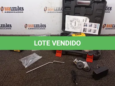 LOTE 110 - PARAFUSADEIRA 48V A BATERIAS E ADAPTADOR CORTADOR DE CHAPA COM MALETA (NO ESTADO) ATENÇÃO! FAZER A VISITAÇÃO ANTES DE ARREMATAR, NÃO SABEMOS SE FUNCIONA, LEILÃO NÃO TEM GARANTIA E NEM DEVOLUÇÃO, SUJEITO A POSSÍVEIS AVARIAS VISÍVEIS/OCULTAS E/OU AUSÊNCIA DE COMPONENTES.