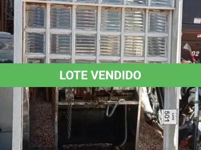 LOTE 501 - 01 JANELA DE VIDRO COM GRADE. (NO ESTADO) ATENÇÃO! FAZER A VISITAÇÃO ANTES DE ARREMATAR, NÃO SABEMOS SE FUNCIONA, LEILÃO NÃO TEM GARANTIA E NEM DEVOLUÇÃO, SUJEITO A POSSÍVEIS AVARIAS VISÍVEIS/OCULTAS E/OU AUSÊNCIA DE COMPONENTES.