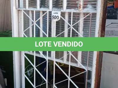 LOTE 500 - 01 JANELA DE VIDRO COM GRADE. (NO ESTADO) ATENÇÃO! FAZER A VISITAÇÃO ANTES DE ARREMATAR, NÃO SABEMOS SE FUNCIONA, LEILÃO NÃO TEM GARANTIA E NEM DEVOLUÇÃO, SUJEITO A POSSÍVEIS AVARIAS VISÍVEIS/OCULTAS E/OU AUSÊNCIA DE COMPONENTES.