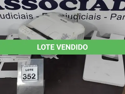 LOTE 352 - 01 PROJETOR INTRATIVO BRIGHTLINK 595WI COM SUPORTE (NO ESTADO) ATENÇÃO! FAZER A VISITAÇÃO ANTES DE ARREMATAR, NÃO SABEMOS SE FUNCIONA. LEILÃO NÃO TEM GARANTIA E NEM DEVOLUÇÃO, SUJEITO A POSSÍVEIS AVARIAS VISÍVEIS/OCULTAS E/OU AUSÊNCIA DE COMPONENTES.