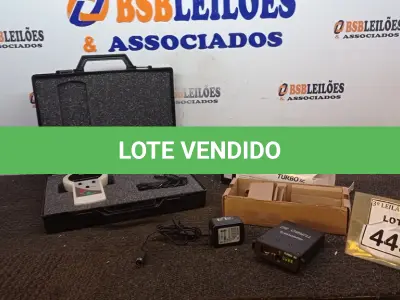 LOTE 449 - 01 MALETA COM 01 ANALISADOR DE COMPOSIÇÃO CORPORAL MALTRON E 01 BATERIA PARA FLASH QUANTUM. (NO ESTADO) ATENÇÃO! FAZER A VISITAÇÃO ANTES DE ARREMATAR, NÃO SABEMOS SE FUNCIONA, LEILÃO NÃO TEM GARANTIA E NEM DEVOLUÇÃO, SUJEITO A POSSÍVEIS AVARIAS VISÍVEIS/OCULTAS E/OU AUSÊNCIA DE COMPONENTES.