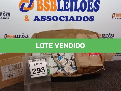 LOTE 293 - 10 LÂMPADAS PHILIPS 26W E GRANDE QUANTIDADE DE DISJUNTORES, COLCHETES E CLIPS DE PAPEL. (NO ESTADO) ATENÇÃO! FAZER A VISITAÇÃO ANTES DE ARREMATAR, NÃO SABEMOS SE FUNCIONA, LEILÃO NÃO TEM GARANTIA E NEM DEVOLUÇÃO, SUJEITO A POSSÍVEIS AVARIAS VISÍVEIS/OCULTAS E/OU AUSÊNCIA DE COMPONENTES.