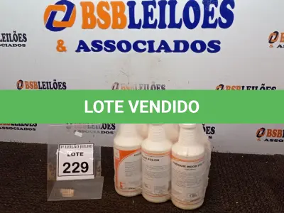 LOTE 229 - 06 LUSTRA MÓVEIS COM 1L CADA. (NO ESTADO) ATENÇÃO! FAZER A VISITAÇÃO ANTES DE ARREMATAR, NÃO SABEMOS SE FUNCIONA, LEILÃO NÃO TEM GARANTIA E NEM DEVOLUÇÃO, SUJEITO A POSSÍVEIS AVARIAS VISÍVEIS/OCULTAS E/OU AUSÊNCIA DE COMPONENTES.
