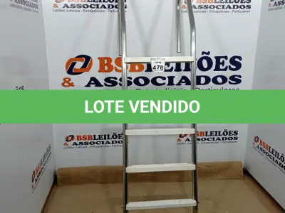 LOTE 478 - 01 ESCADA PARA PISCINA. (NO ESTADO) ATENÇÃO! FAZER A VISITAÇÃO ANTES DE ARREMATAR, NÃO SABEMOS SE FUNCIONA, LEILÃO NÃO TEM GARANTIA E NEM DEVOLUÇÃO, SUJEITO A POSSÍVEIS AVARIAS VISÍVEIS/OCULTAS E/OU AUSÊNCIA DE COMPONENTES.