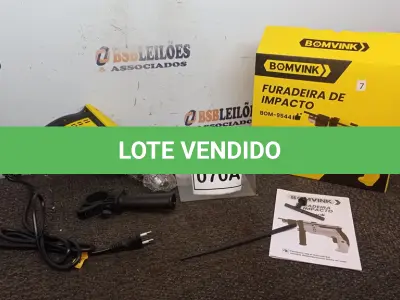 LOTE 070 - FURADEIRA DE IMPACTO 220V 500W ACESSÓRIOS RÉGUA DE POSICIONAMENTO CHAVE E ALÇA (NO ESTADO) ATENÇÃO! FAZER A VISITAÇÃO ANTES DE ARREMATAR, NÃO SABEMOS SE FUNCIONA, LEILÃO NÃO TEM GARANTIA E NEM DEVOLUÇÃO, SUJEITO A POSSÍVEIS AVARIAS VISÍVEIS/OCULTAS E/OU AUSÊNCIA DE COMPONENTES.