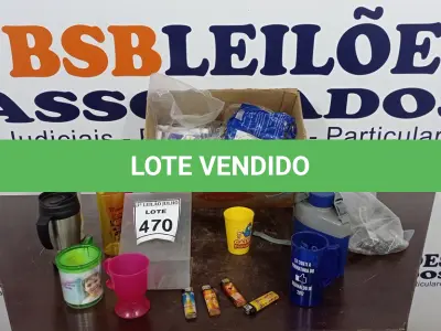 LOTE 470 - 08 ROLDANAS, 03 CAIXAS DE LUZ 4X4, 03 PLAFONS, 01 CANTIL TÉRMICO, 03 FECHADURAS, 01 SACO COM ADESIVO PLÁSTICO E SILICONE E VÁRIOS COPOS DE PLÁSTICO E CABOS (NO ESTADO) ATENÇÃO! FAZER A VISITAÇÃO ANTES DE ARREMATAR, NÃO SABEMOS SE FUNCIONA, LEILÃO NÃO TEM GARANTIA E NEM DEVOLUÇÃO, SUJEITO A POSSÍVEIS AVARIAS VISÍVEIS/OCULTAS E/OU AUSÊNCIA DE COMPONENTES.