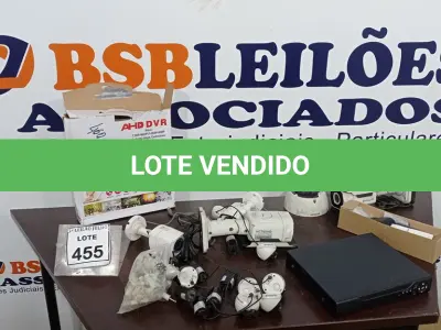 LOTE 455 - 12 CÂMERAS00 DE MODELOS DIVERSOS E DVR NA CAIXA COMPLETO. (NO ESTADO) ATENÇÃO! FAZER A VISITAÇÃO ANTES DE ARREMATAR, NÃO SABEMOS SE FUNCIONA, LEILÃO NÃO TEM GARANTIA E NEM DEVOLUÇÃO, SUJEITO A POSSÍVEIS AVARIAS VISÍVEIS/OCULTAS E/OU AUSÊNCIA DE COMPONENTES.