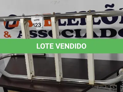 LOTE 423 - 01 ESCADA PARA PISCINA. (NO ESTADO) ATENÇÃO! FAZER A VISITAÇÃO ANTES DE ARREMATAR, NÃO SABEMOS SE FUNCIONA, LEILÃO NÃO TEM GARANTIA E NEM DEVOLUÇÃO, SUJEITO A POSSÍVEIS AVARIAS VISÍVEIS/OCULTAS E/OU AUSÊNCIA DE COMPONENTES.