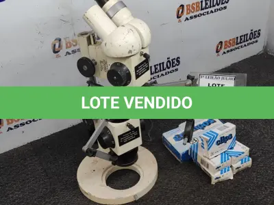 LOTE 418 - 01 MICROSCÓPIO, 01 CAIXA DE GRAMPOS E 03 CAIXAS DE CLIPS DE PAPEL. (NO ESTADO) ATENÇÃO! FAZER A VISITAÇÃO ANTES DE ARREMATAR, NÃO SABEMOS SE FUNCIONA. LEILÃO NÃO TEM GARANTIA E NEM DEVOLUÇÃO, SUJEITO A POSSÍVEIS AVARIAS VISÍVEIS/OCULTAS E/OU AUSÊNCIA DE COMPONENTES.