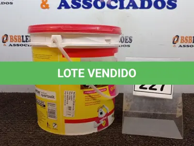 LOTE 227 - 01 BALDE DE IMPERMEABILIZANTE DE 12KG MARCA WEBER. (NO ESTADO) ATENÇÃO! FAZER A VISITAÇÃO ANTES DE ARREMATAR, NÃO SABEMOS SE FUNCIONA, LEILÃO NÃO TEM GARANTIA E NEM DEVOLUÇÃO, SUJEITO A POSSÍVEIS AVARIAS VISÍVEIS/OCULTAS E/OU AUSÊNCIA DE COMPONENTES.