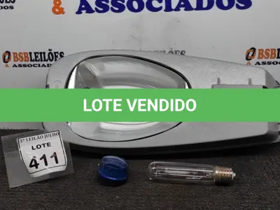 LOTE 411 - 01 LUMINÁRIA DE POSTE. (NO ESTADO) ATENÇÃO! FAZER A VISITAÇÃO ANTES DE ARREMATAR, NÃO SABEMOS SE FUNCIONA, LEILÃO NÃO TEM GARANTIA E NEM DEVOLUÇÃO, SUJEITO A POSSÍVEIS AVARIAS VISÍVEIS/OCULTAS E/OU AUSÊNCIA DE COMPONENTES.