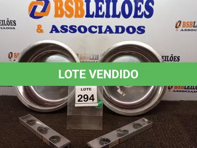 LOTE 294 - 02 CUBAS EM INOX E 02 NÍVEIS DE ALUMÍNIO. (NO ESTADO) ATENÇÃO! FAZER A VISITAÇÃO ANTES DE ARREMATAR, NÃO SABEMOS SE FUNCIONA, LEILÃO NÃO TEM GARANTIA E NEM DEVOLUÇÃO, SUJEITO A POSSÍVEIS AVARIAS VISÍVEIS/OCULTAS E/OU AUSÊNCIA DE COMPONENTES.