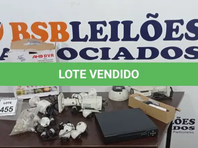LOTE 455 - 12 CÂMERAS00 DE MODELOS DIVERSOS E DVR NA CAIXA COMPLETO. (NO ESTADO) ATENÇÃO! FAZER A VISITAÇÃO ANTES DE ARREMATAR, NÃO SABEMOS SE FUNCIONA, LEILÃO NÃO TEM GARANTIA E NEM DEVOLUÇÃO, SUJEITO A POSSÍVEIS AVARIAS VISÍVEIS/OCULTAS E/OU AUSÊNCIA DE COMPONENTES.