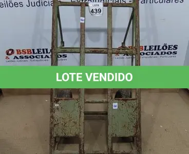 LOTE 439 - 01 CARRINHO 02 RODAS PARA CARGAS EM GERAL NA COR VERDE. (NO ESTADO) ATENÇÃO! FAZER A VISITAÇÃO ANTES DE ARREMATAR, NÃO SABEMOS SE FUNCIONA, LEILÃO NÃO TEM GARANTIA E NEM DEVOLUÇÃO, SUJEITO A POSSÍVEIS AVARIAS VISÍVEIS/OCULTAS E/OU AUSÊNCIA DE COMPONENTES.