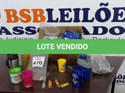 LOTE 470 - 08 ROLDANAS, 03 CAIXAS DE LUZ 4X4, 03 PLAFONS, 01 CANTIL TÉRMICO, 03 FECHADURAS, 01 SACO COM ADESIVO PLÁSTICO E SILICONE E VÁRIOS COPOS DE PLÁSTICO E CABOS (NO ESTADO) ATENÇÃO! FAZER A VISITAÇÃO ANTES DE ARREMATAR, NÃO SABEMOS SE FUNCIONA, LEILÃO NÃO TEM GARANTIA E NEM DEVOLUÇÃO, SUJEITO A POSSÍVEIS AVARIAS VISÍVEIS/OCULTAS E/OU AUSÊNCIA DE COMPONENTES.