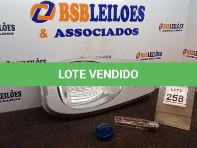 LOTE 258 - 01 LUMINÁRIA DE POSTE. (NO ESTADO) ATENÇÃO! FAZER A VISITAÇÃO ANTES DE ARREMATAR, NÃO SABEMOS SE FUNCIONA, LEILÃO NÃO TEM GARANTIA E NEM DEVOLUÇÃO, SUJEITO A POSSÍVEIS AVARIAS VISÍVEIS/OCULTAS E/OU AUSÊNCIA DE COMPONENTES.