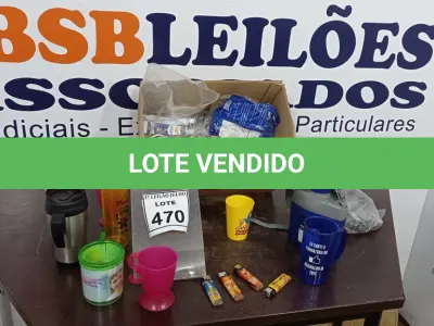LOTE 470 - 08 ROLDANAS, 03 CAIXAS DE LUZ 4X4, 03 PLAFONS, 01 CANTIL TÉRMICO, 03 FECHADURAS, 01 SACO COM ADESIVO PLÁSTICO E SILICONE E VÁRIOS COPOS DE PLÁSTICO E CABOS (NO ESTADO) ATENÇÃO! FAZER A VISITAÇÃO ANTES DE ARREMATAR, NÃO SABEMOS SE FUNCIONA, LEILÃO NÃO TEM GARANTIA E NEM DEVOLUÇÃO, SUJEITO A POSSÍVEIS AVARIAS VISÍVEIS/OCULTAS E/OU AUSÊNCIA DE COMPONENTES.