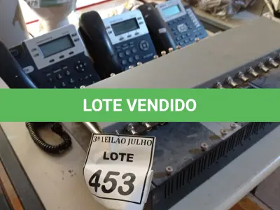 LOTE 453 - 03 APARELHOS DE TELEFONE, 01 CENTRAL TELEFÔNICA E 01 SMITH PARA CÂMERAS. (NO ESTADO) ATENÇÃO! FAZER A VISITAÇÃO ANTES DE ARREMATAR, NÃO SABEMOS SE FUNCIONA, LEILÃO NÃO TEM GARANTIA E NEM DEVOLUÇÃO, SUJEITO A POSSÍVEIS AVARIAS VISÍVEIS/OCULTAS E/OU AUSÊNCIA DE COMPONENTES.