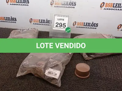 LOTE 295 - 06 LUVAS DE CORRER E 20 CAP SOLDÁVEL MARCA KRONA. (NO ESTADO) ATENÇÃO! FAZER A VISITAÇÃO ANTES DE ARREMATAR, NÃO SABEMOS SE FUNCIONA, LEILÃO NÃO TEM GARANTIA E NEM DEVOLUÇÃO, SUJEITO A POSSÍVEIS AVARIAS VISÍVEIS/OCULTAS E/OU AUSÊNCIA DE COMPONENTES.
