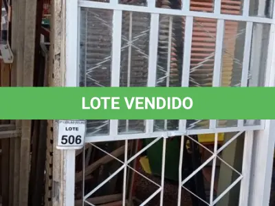 LOTE 506 - 01 JANELA DE VIDRO COM GRADE. (NO ESTADO) ATENÇÃO! FAZER A VISITAÇÃO ANTES DE ARREMATAR, NÃO SABEMOS SE FUNCIONA, LEILÃO NÃO TEM GARANTIA E NEM DEVOLUÇÃO, SUJEITO A POSSÍVEIS AVARIAS VISÍVEIS/OCULTAS E/OU AUSÊNCIA DE COMPONENTES.