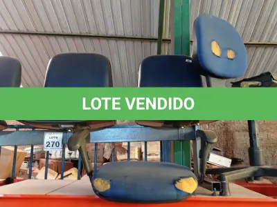 LOTE 270 - 01 LONGARINA DE 03 LUGARES E 01 CADEIRA ALTA PARA CAIXA. (NO ESTADO) ATENÇÃO! FAZER A VISITAÇÃO ANTES DE ARREMATAR, NÃO SABEMOS SE FUNCIONA, LEILÃO NÃO TEM GARANTIA E NEM DEVOLUÇÃO, SUJEITO A POSSÍVEIS AVARIAS VISÍVEIS/OCULTAS E/OU AUSÊNCIA DE COMPONENTES.