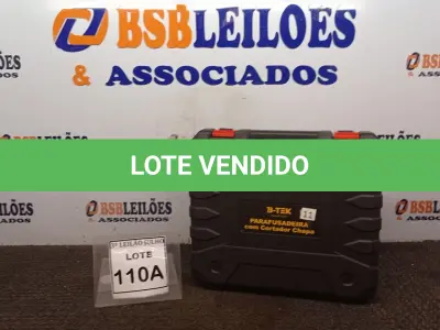 LOTE 110 - PARAFUSADEIRA 48V A BATERIAS E ADAPTADOR CORTADOR DE CHAPA COM MALETA (NO ESTADO) ATENÇÃO! FAZER A VISITAÇÃO ANTES DE ARREMATAR, NÃO SABEMOS SE FUNCIONA, LEILÃO NÃO TEM GARANTIA E NEM DEVOLUÇÃO, SUJEITO A POSSÍVEIS AVARIAS VISÍVEIS/OCULTAS E/OU AUSÊNCIA DE COMPONENTES.