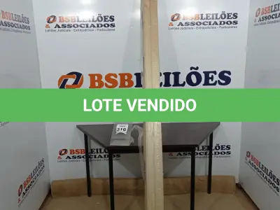 LOTE 316 - 01 PORTA SANFONADA. (NO ESTADO) ATENÇÃO! FAZER A VISITAÇÃO ANTES DE ARREMATAR, NÃO SABEMOS SE FUNCIONA, LEILÃO NÃO TEM GARANTIA E NEM DEVOLUÇÃO, SUJEITO A POSSÍVEIS AVARIAS VISÍVEIS/OCULTAS E/OU AUSÊNCIA DE COMPONENTES.