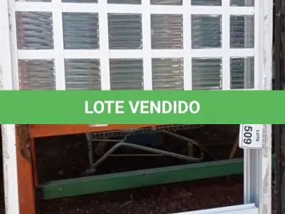 LOTE 509 - 01 JANELA DE VIDRO COM GRADE. (NO ESTADO) ATENÇÃO! FAZER A VISITAÇÃO ANTES DE ARREMATAR, NÃO SABEMOS SE FUNCIONA, LEILÃO NÃO TEM GARANTIA E NEM DEVOLUÇÃO, SUJEITO A POSSÍVEIS AVARIAS VISÍVEIS/OCULTAS E/OU AUSÊNCIA DE COMPONENTES.