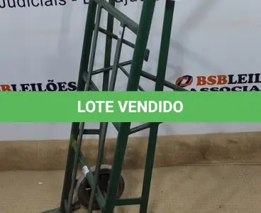 LOTE 438 - 01 CARRINHO 02 RODAS PARA CARGAS EM GERAL NA COR VERDE. (NO ESTADO) ATENÇÃO! FAZER A VISITAÇÃO ANTES DE ARREMATAR, NÃO SABEMOS SE FUNCIONA, LEILÃO NÃO TEM GARANTIA E NEM DEVOLUÇÃO, SUJEITO A POSSÍVEIS AVARIAS VISÍVEIS/OCULTAS E/OU AUSÊNCIA DE COMPONENTES.