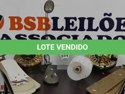 LOTE 334 - 03 VENTILADORES DE TETO SENDO 02 TIPOS LUMINÁRIAS. (NO ESTADO) ATENÇÃO! FAZER A VISITAÇÃO ANTES DE ARREMATAR, NÃO SABEMOS SE FUNCIONA. LEILÃO NÃO TEM GARANTIA E NEM DEVOLUÇÃO, SUJEITO A POSSÍVEIS AVARIAS VISÍVEIS/OCULTAS E/OU AUSÊNCIA DE COMPONENTES.