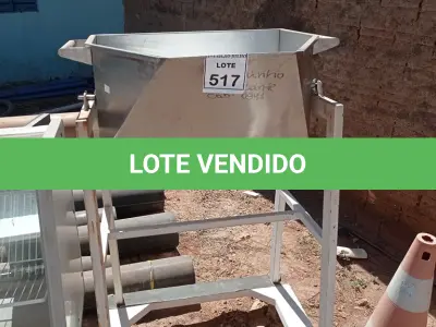 LOTE 517 - 01 CARRINHO BASCULANTE. (NO ESTADO) ATENÇÃO! FAZER A VISITAÇÃO ANTES DE ARREMATAR, NÃO SABEMOS SE FUNCIONA, LEILÃO NÃO TEM GARANTIA E NEM DEVOLUÇÃO, SUJEITO A POSSÍVEIS AVARIAS VISÍVEIS/OCULTAS E/OU AUSÊNCIA DE COMPONENTES.