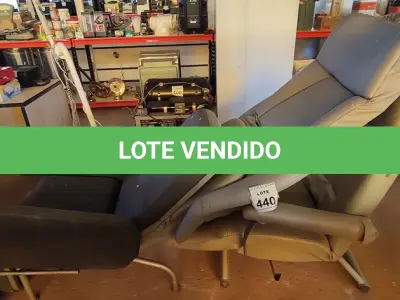 LOTE 440 - 03 POLTRONAS. (NO ESTADO) ATENÇÃO! FAZER A VISITAÇÃO ANTES DE ARREMATAR, NÃO SABEMOS SE FUNCIONA, LEILÃO NÃO TEM GARANTIA E NEM DEVOLUÇÃO, SUJEITO A POSSÍVEIS AVARIAS VISÍVEIS/OCULTAS E/OU AUSÊNCIA DE COMPONENTES.