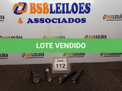 LOTE 112 - 04 LANTERNAS. (NO ESTADO) ATENÇÃO! FAZER A VISITAÇÃO ANTES DE ARREMATAR, NÃO SABEMOS SE FUNCIONA. LEILÃO NÃO TEM GARANTIA E NEM DEVOLUÇÃO, SUJEITO A POSSÍVEIS AVARIAS VISÍVEIS/OCULTAS E/OU AUSÊNCIA DE COMPONENTES.