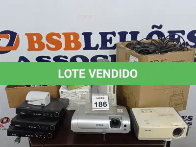 LOTE 186 - 02 PROJETORES, 01 XBOX 360, 03 APARELHOS DE DVD E VÁRIOS LEITORES DE CÓDIGOS DE BARRA E PERIFÉRICOS DIVERSOS. (NO ESTADO) ATENÇÃO! FAZER A VISITAÇÃO ANTES DE ARREMATAR, NÃO SABEMOS SE FUNCIONA. LEILÃO NÃO TEM GARANTIA E NEM DEVOLUÇÃO, SUJEITO A POSSÍVEIS AVARIAS VISÍVEIS/OCULTAS E/OU AUSÊNCIA DE COMPONENTES.